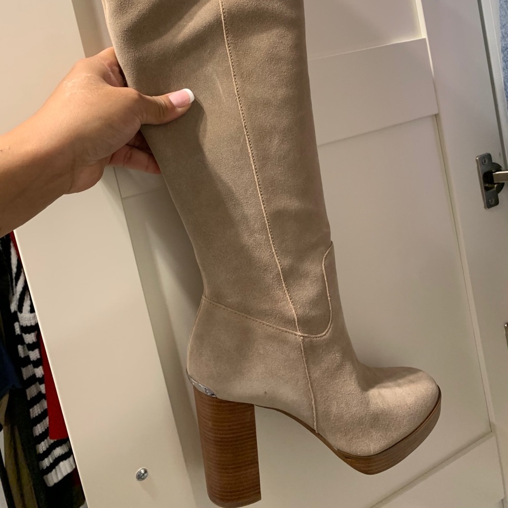 Micheal Kors Boots